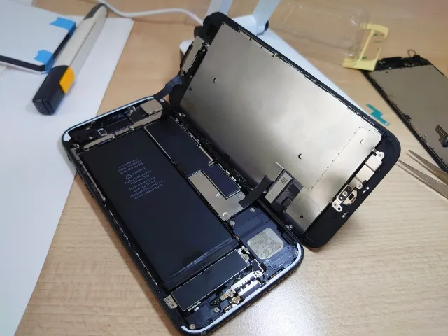 iPhone 13の画面割れ修理をしてみた！【梅田店】